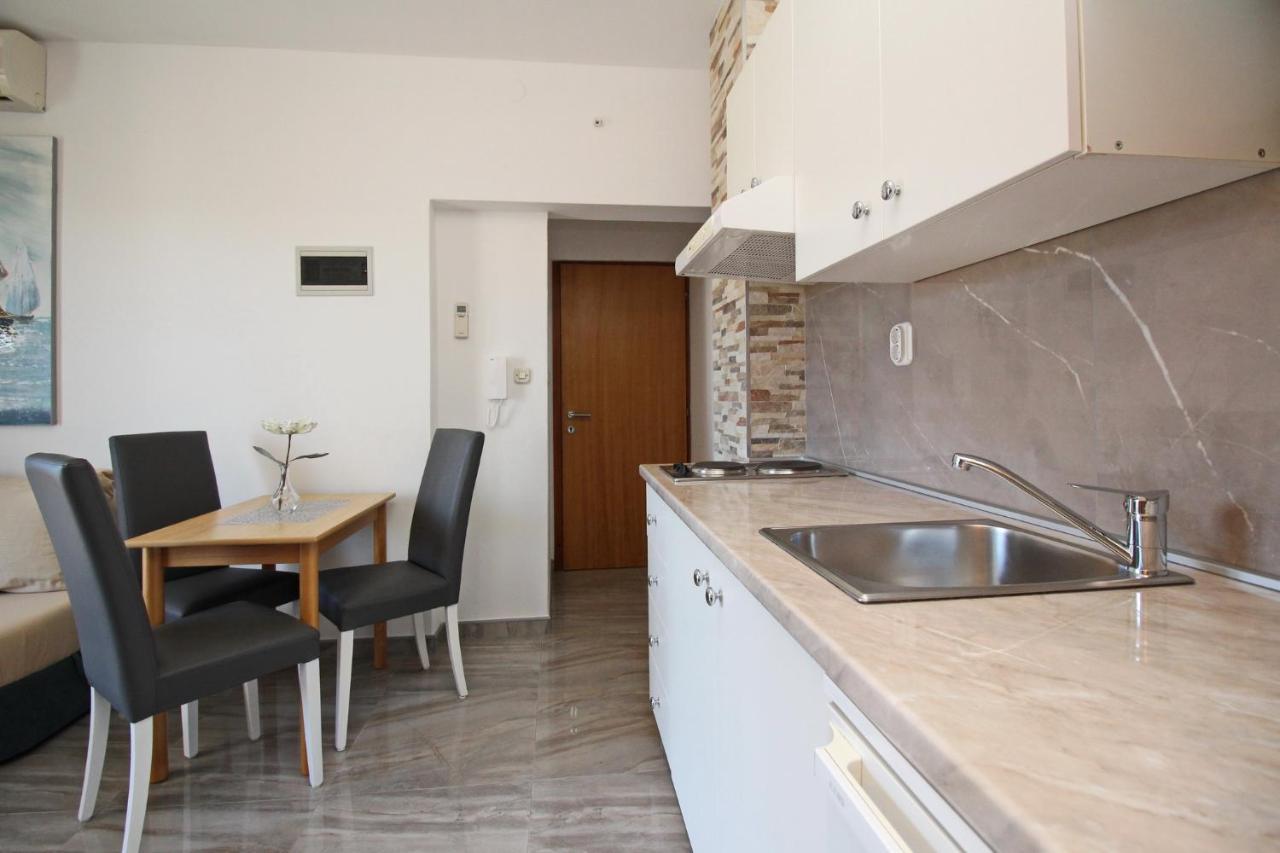 Apartments with a parking space Baska, Krk - 18716 Bagian luar foto